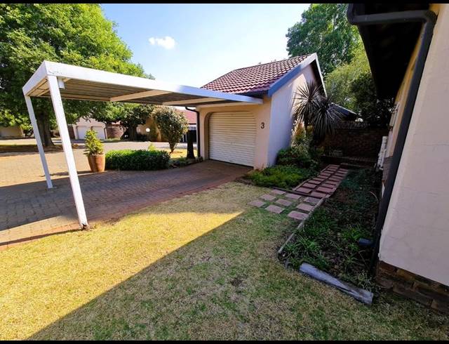 2 BEDROOM TOWNHOUSE FOR SALE IN DIE HOEWES